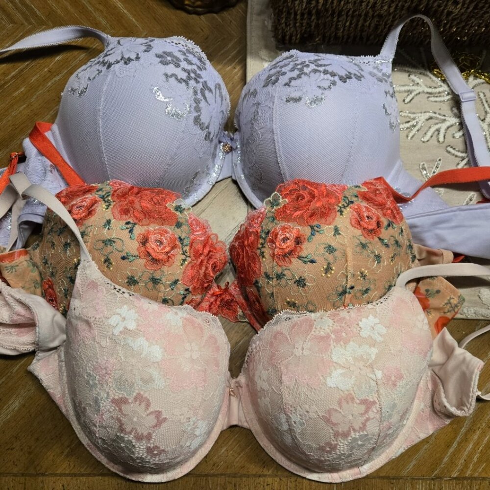 Victoria's Secret Beautiful Lot of 3 Lace Push Up Bras 38D